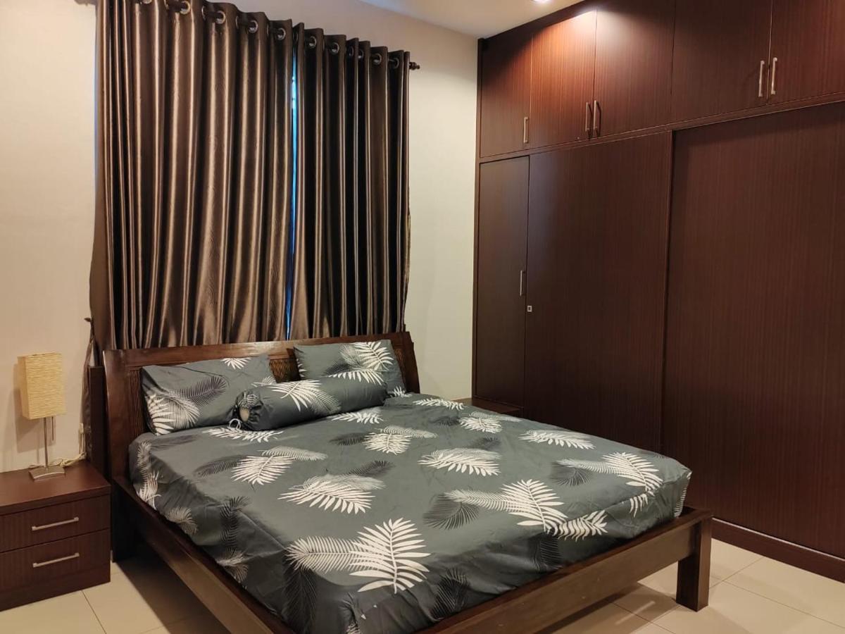 Apartment Semi D House At Tangkak