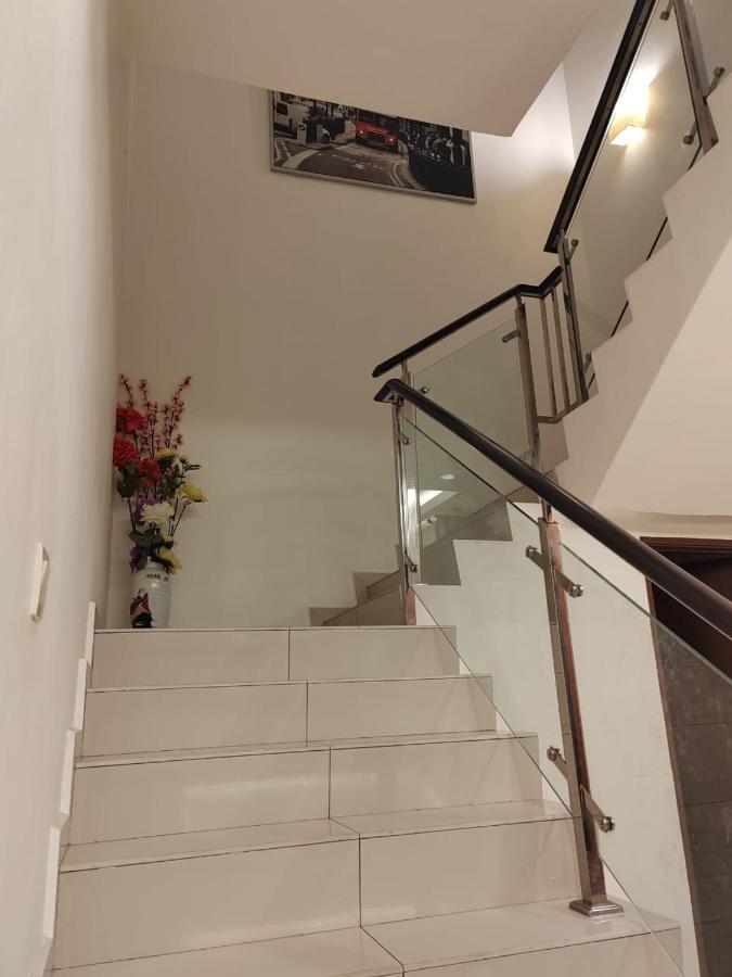 Apartment Semi D House At *